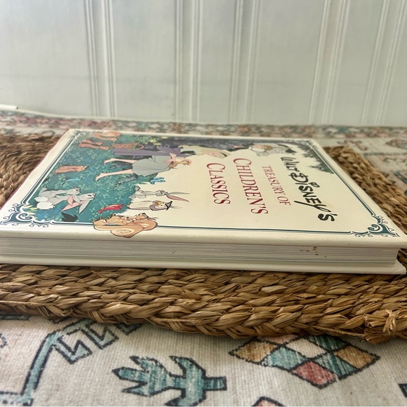 Walt Disney’s Treasury of Children’s Classics Hardcover Book - Picture 8 of 9